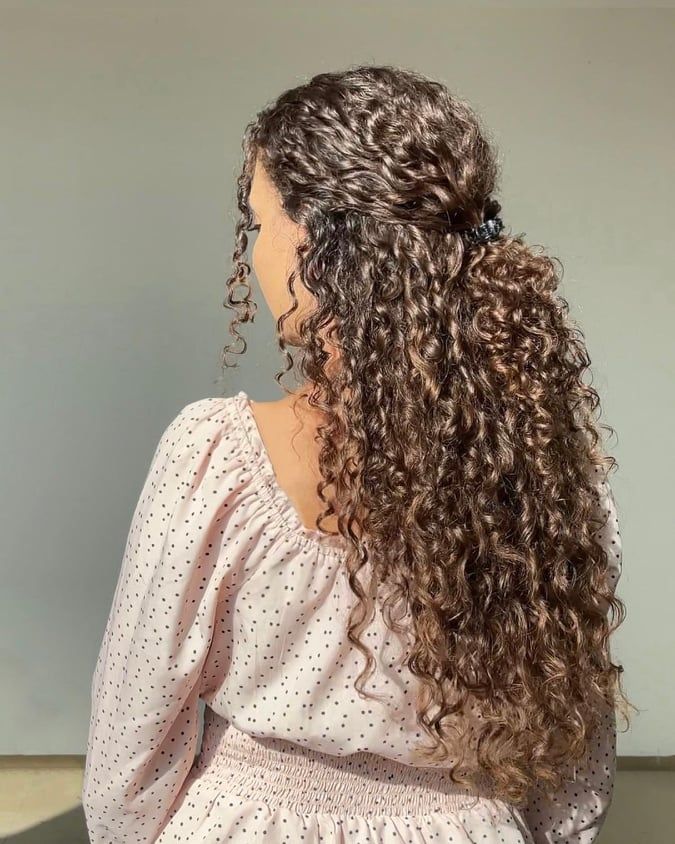 Embrace Your Curls: A Step-by-Step Guide to the Curly Girl Method