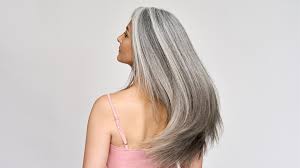 Embracing Gray Gracefully: Tips for Transitioning to Gray Hair with Confidence